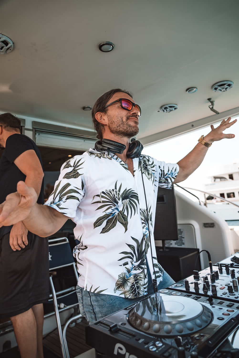 DJ auf der Yacht beim Retreat auf Zypern